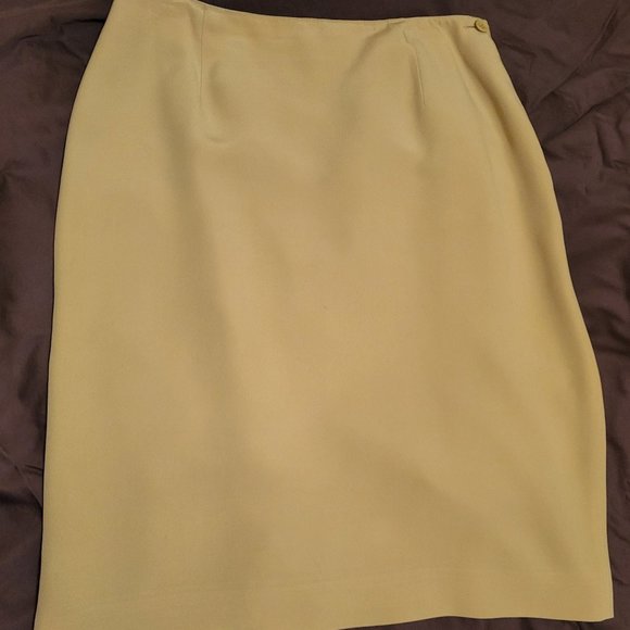 Stylish and elegant, cream colour, Jones New York Suit - Picture 3 of 4